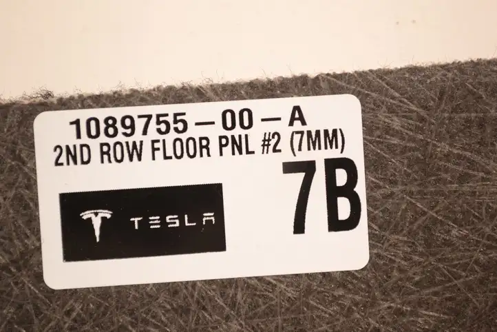 Tesla Model X (2015 - 2021) 108975500A Задний коврик салона — фото 5