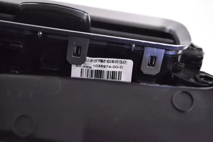 Tesla Model X (2015 - 2021) 103597400D Другая деталь консоли (туннеля) — фото 5