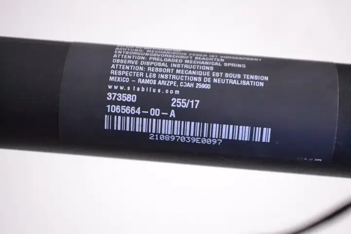 Tesla Model X (2015 - 2021) 106566400A Амортизатор крышки багажника — фото 5