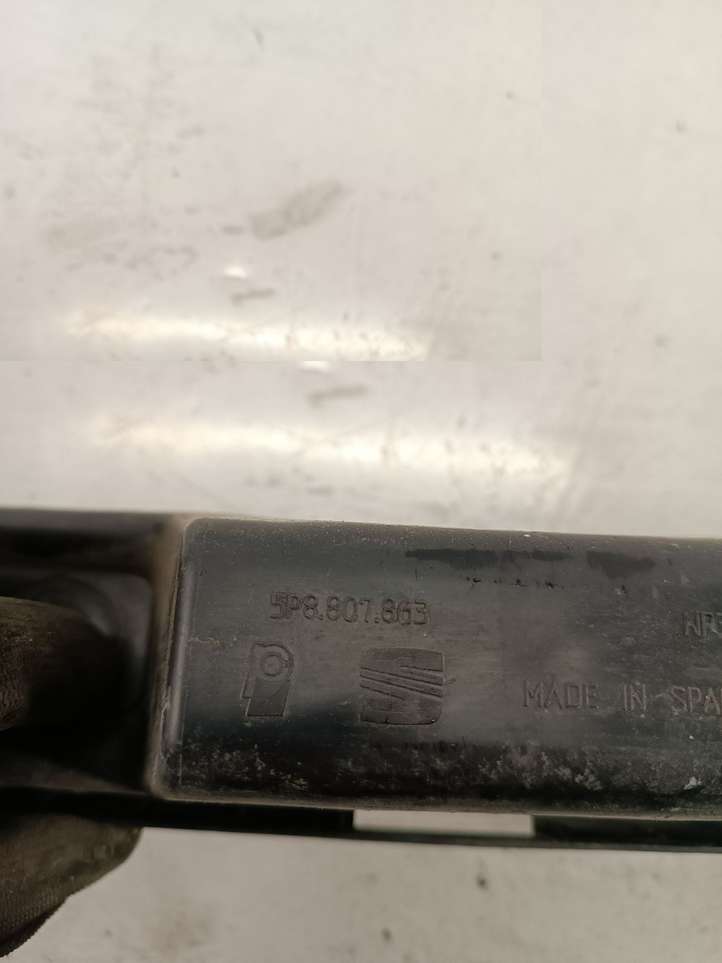 Seat Altea XL (2004 - 2015)  5P8807863  Держатель заднего бампера (кронштейн)