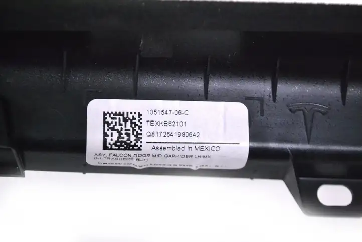 Tesla Model X (2015 - 2021) 105154706C Прочая отделка задней двери — фото 5