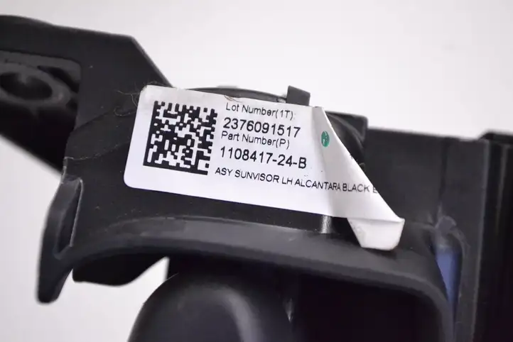 Tesla Model X (2015 - 2021) 110841724B Солнцезащитный козырек — фото 6