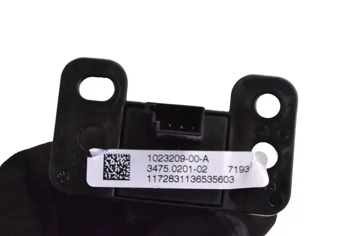 Tesla Model X (2015 - 2021) 102320900A Включатель аварийных фонарей — фото 4