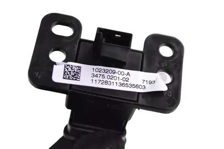 Tesla Model X (2015 - 2021) 102320900A Включатель аварийных фонарей — фото 5