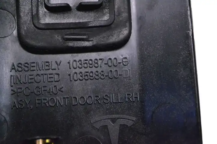 Tesla Model X (2015 - 2021) 103598700G Верхняя обшивка стойки B — фото 6