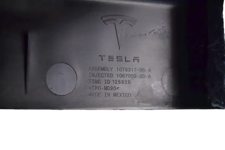 Tesla Model X (2015 - 2021) 107931700A Нижняя отделка панели приборов — фото 5