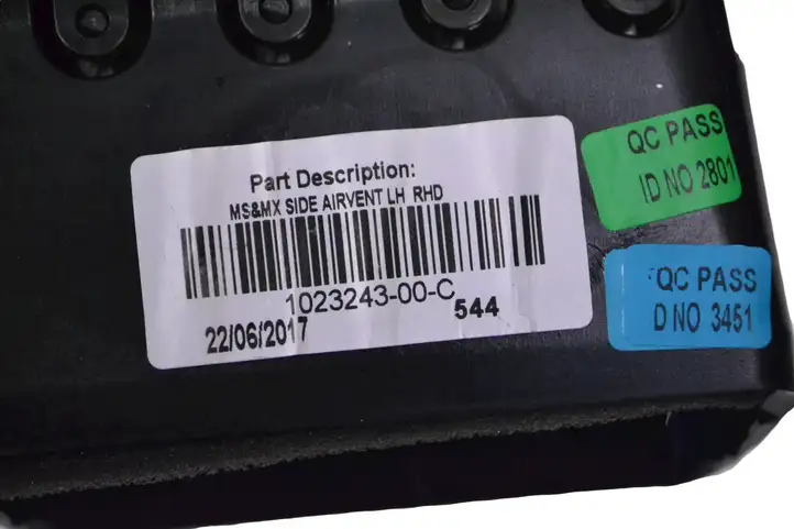 Tesla Model X (2015 - 2021) 102324300C Воздушная решетка панели — фото 6