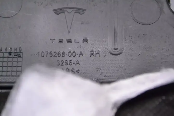 Tesla Model X (2015 - 2021) 107526800A Задняя боковая обшивка салона — фото 5