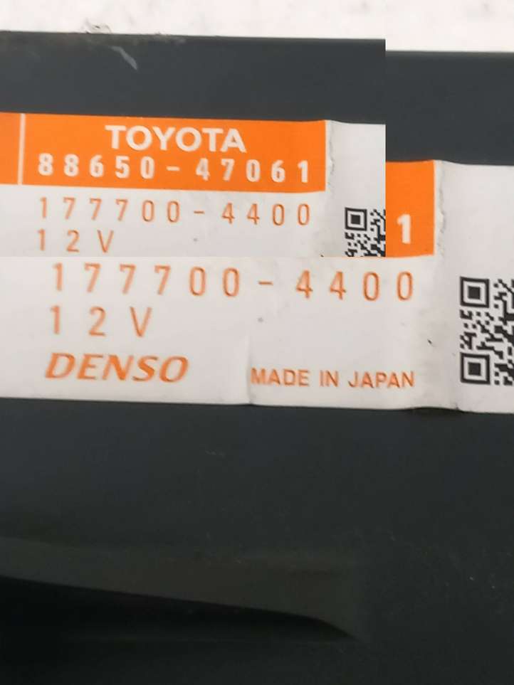 Toyota Prius (XW30) (2009 - 2015)  8865047061 Модуль блока управления кондиционером