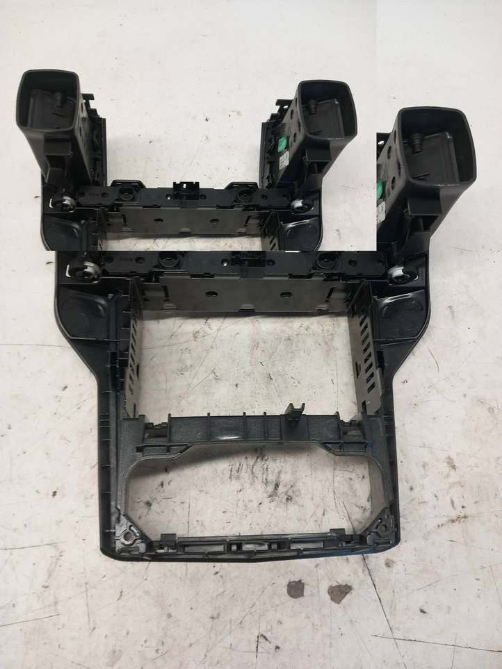 Opel Zafira (2008 - 2014)  03758075 Отделка радио/ навигации