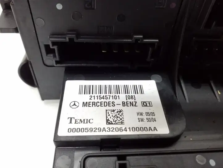 Mercedes-Benz E W211 (2002 - 2009) 2115457101 Блок предохранителей — фото 4