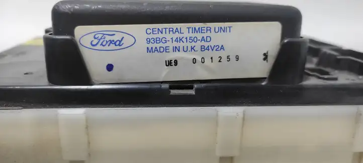 Ford Mondeo MK II (1996 - 2000) 93BG14K150AD Блок предохранителей — фото 3