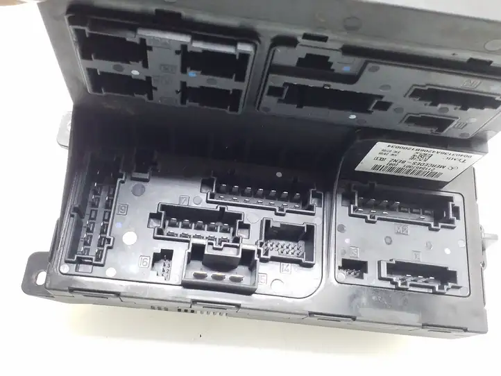 Mercedes-Benz E W211 (2002 - 2009)  2115457301 Блок предохранителей