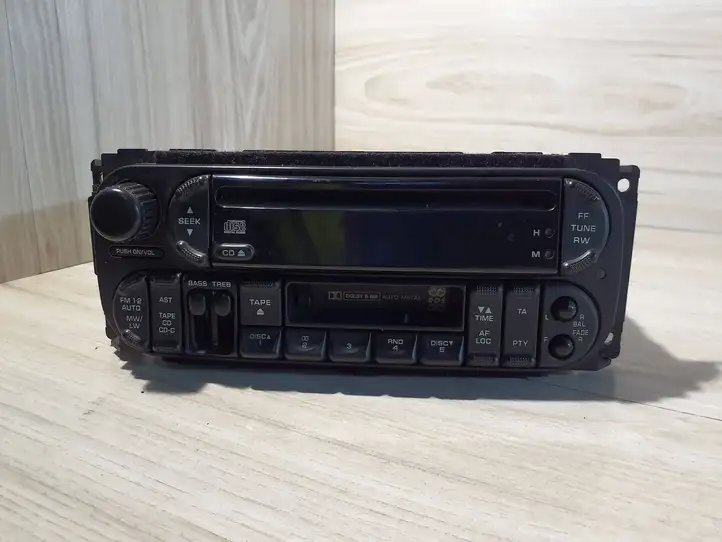 Jeep Cherokee (2001 - 2007) P04858543AF-A Магнитола / мультимедийная система — фото 1