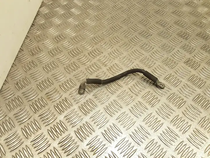 Audi A6 (2004 - 2008)   Минусовый провод (аккумулятора)