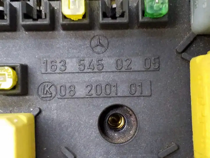 Mercedes-Benz ML W163 (1997 - 2005) 1635450205 Блок предохранителей — фото 7
