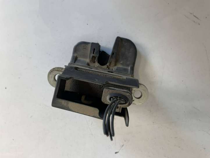 Volkswagen PASSAT B6 (2005 - 2010)  3c9827645 Замок задней крышки