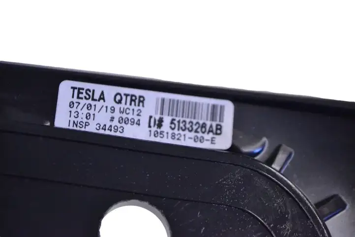 Tesla Model S (2016 - 2021) 105182100E Форточка двери — фото 5