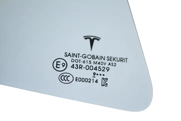 Tesla Model 3 (2017 - 2023) 43R004529 Форточка двери — фото 5
