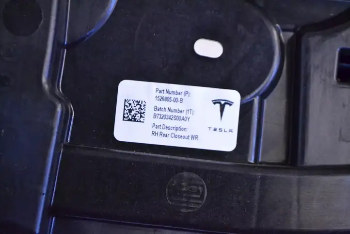 Tesla Model Y (2019 - 2024) 152680500B Прочие детали салона — фото 5
