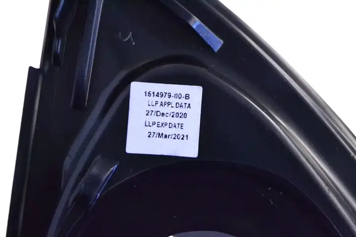 Tesla Model 3 (2017 - 2023) 43R001570 Форточка двери — фото 4