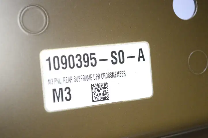 Tesla Model 3 (2017 - 2023) 1090395S0A Другая часть кузова — фото 5