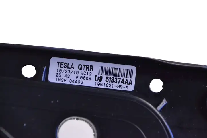 Tesla Model S (2016 - 2021) 105182199A Форточка двери — фото 5