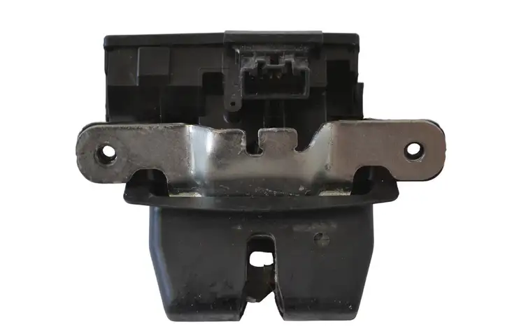 Ford Fiesta (2013 - 2017) 8A61A442A66BE Замок крышки багажника — фото 3