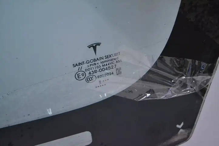 Tesla Model 3 (2017 - 2023) 147804100A Переднее стекло — фото 7