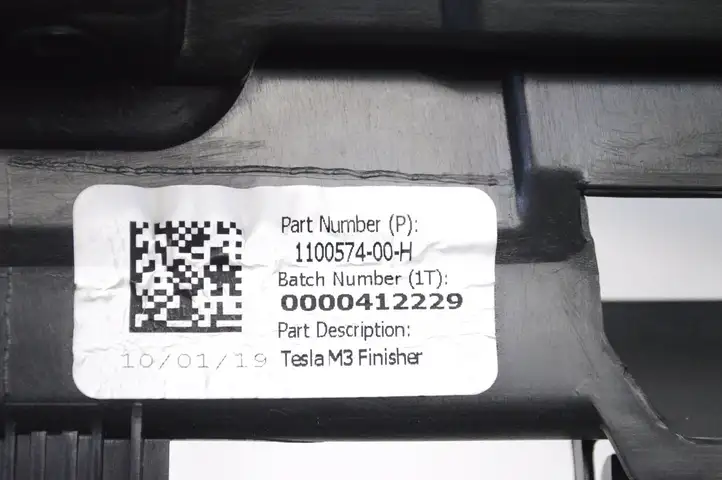 Tesla Model 3 (2017 - 2023) 110057400H Прочие детали салона — фото 5