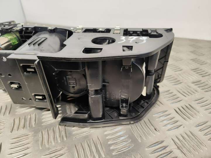 Land Rover Range Rover Sport (2009 - 2013)  AH32061A78ADW Держатель чашки