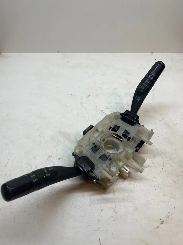 Subaru Outback (2003 - 2007) 83111AG770 Включатель фонарей — фото 1