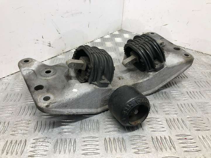 BMW 5 F10 F11 (2009 - 2016)  24160110 Кронштейн