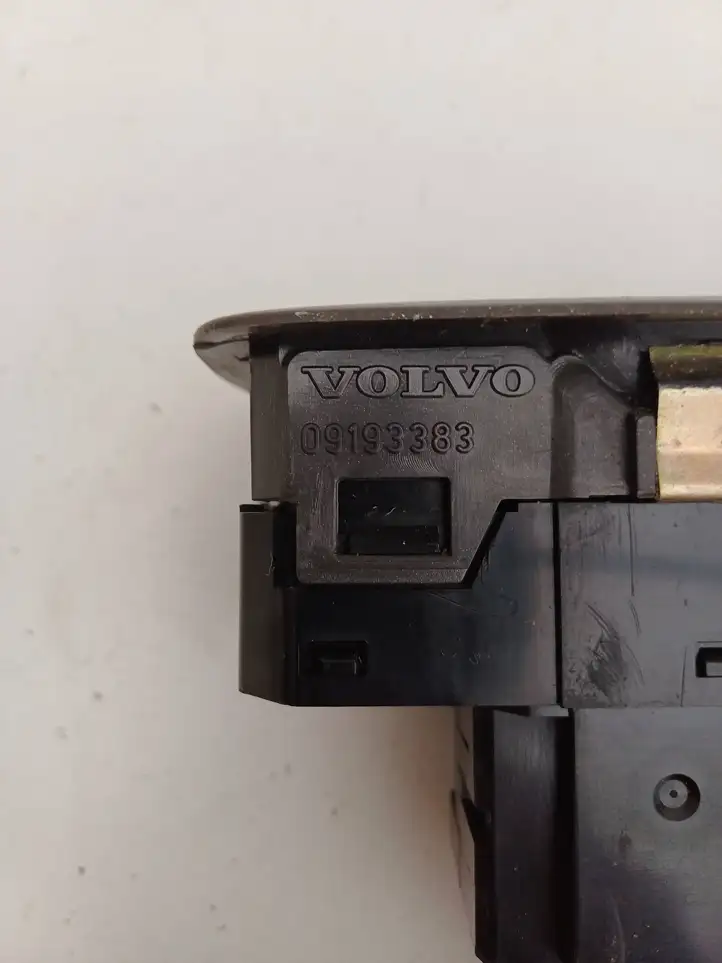 Volvo V70 (2000 - 2004) 09193383 Кнопка стеклоподъемников — фото 1