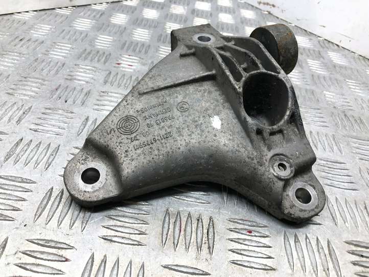 BMW 5 F10 F11 (2009 - 2016)  6775911 Кронштейн