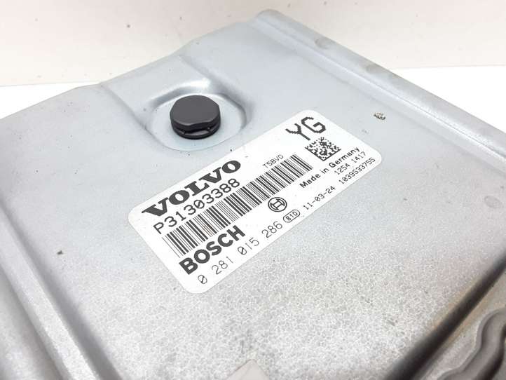 Volvo V70 (2007 - 2013)  P31303388 Блок управления двигателя