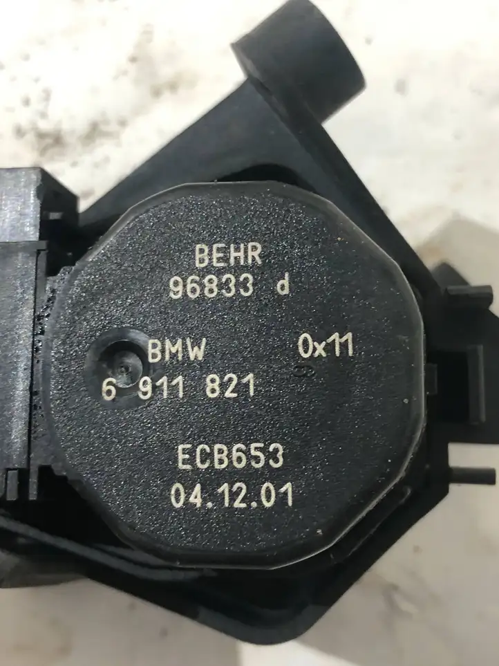 BMW 7 E65 E66 (2001 - 2008) 6911821 Двигатель задвижки потока воздуха — фото 2