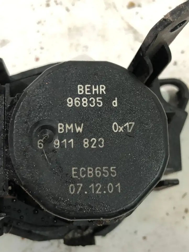 BMW 7 E65 E66 (2001 - 2008) 6911823 Двигатель задвижки потока воздуха — фото 2