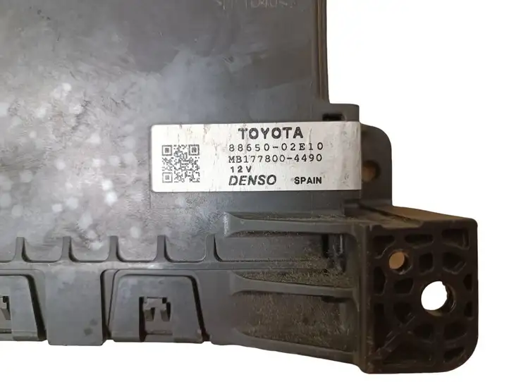 Toyota Auris E180 (2012 - 2018) 8865002E10 Модуль управления кондиционером — фото 2