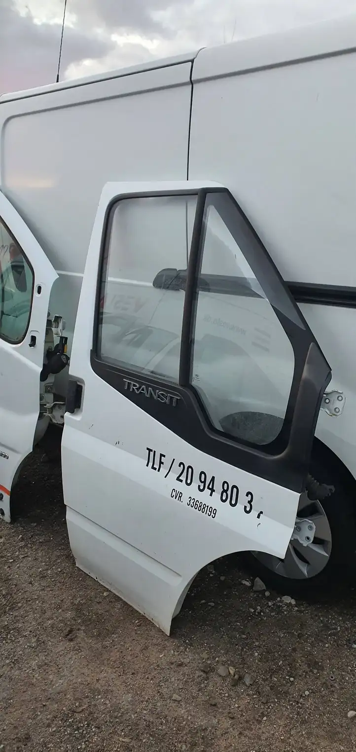 Ford Transit (2006 - 2013) Дверь — фото 1
