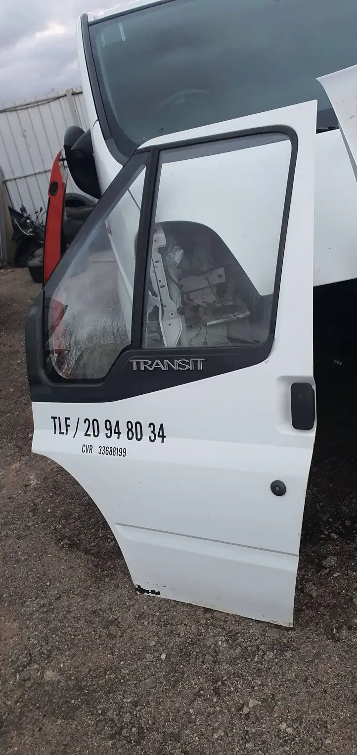 Ford Transit (2006 - 2013) Дверь — фото 1