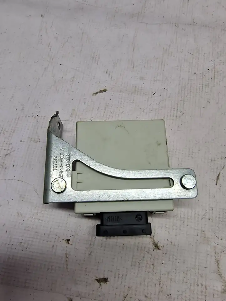 Toyota Corolla Verso AR10 (2004 - 2009) 021206F Реле стеклоочистителей — фото 3