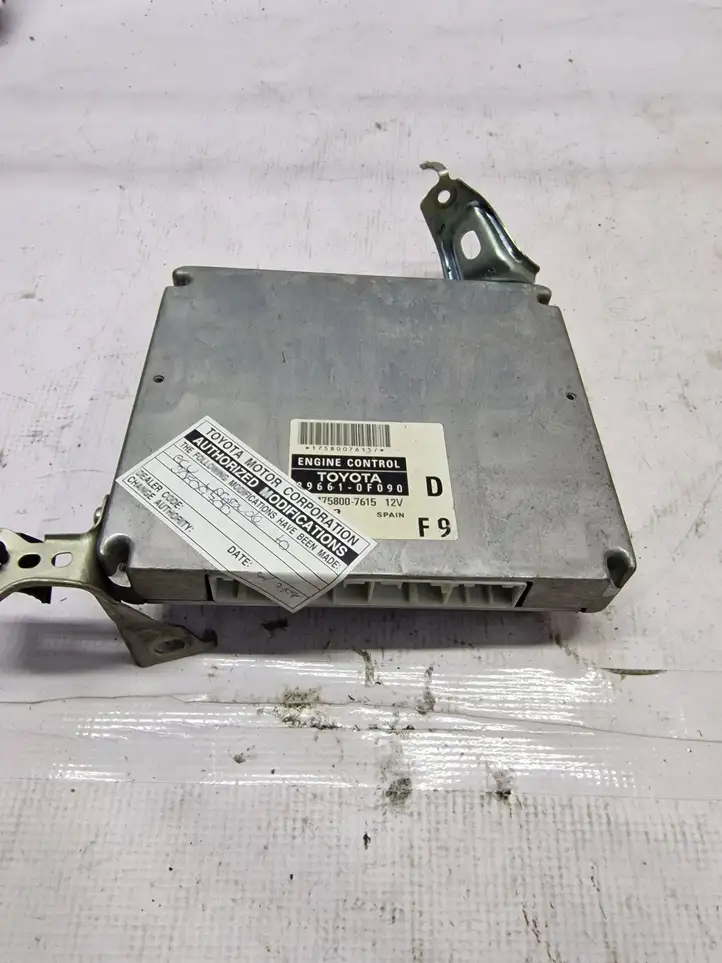 Toyota Corolla Verso AR10 (2004 - 2009) 896610F090 Блок управления двигателем (ЭБУ) — фото 1