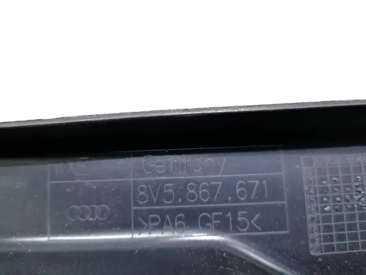 Audi A3/S3 8V (2016 - 2020) 8V5867671 Накладка стекла задней двери — фото 2