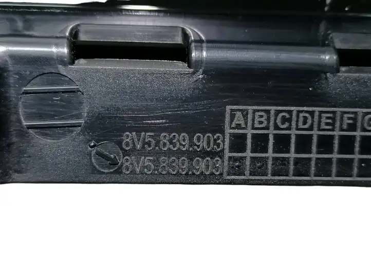 Audi A3/S3 8V (2016 - 2020) 8V5839903 Накладка стекла задней двери — фото 2