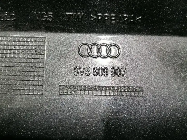 Audi A3/S3 8V (2016 - 2020) 8V5809907 Отделка лючка топливного бака — фото 3