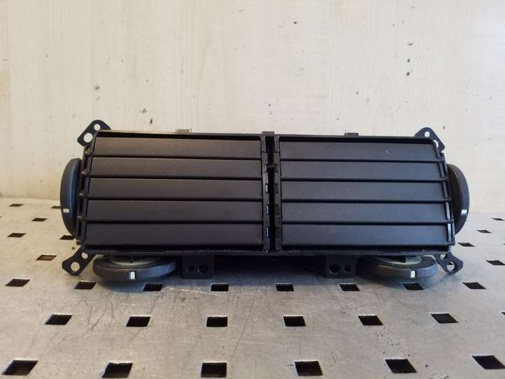 Suzuki Grand Vitara (2008 - 2012)  7361064J0 Центральный дефлектор