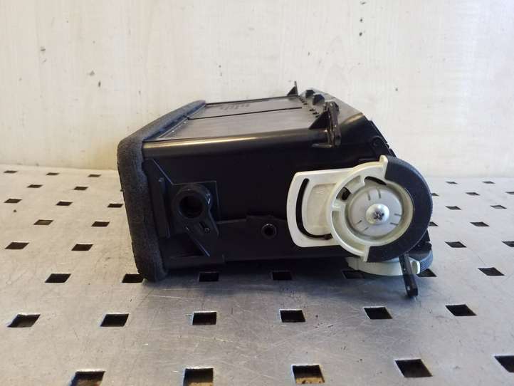Suzuki Grand Vitara (2008 - 2012)  7361064J0 Центральный дефлектор