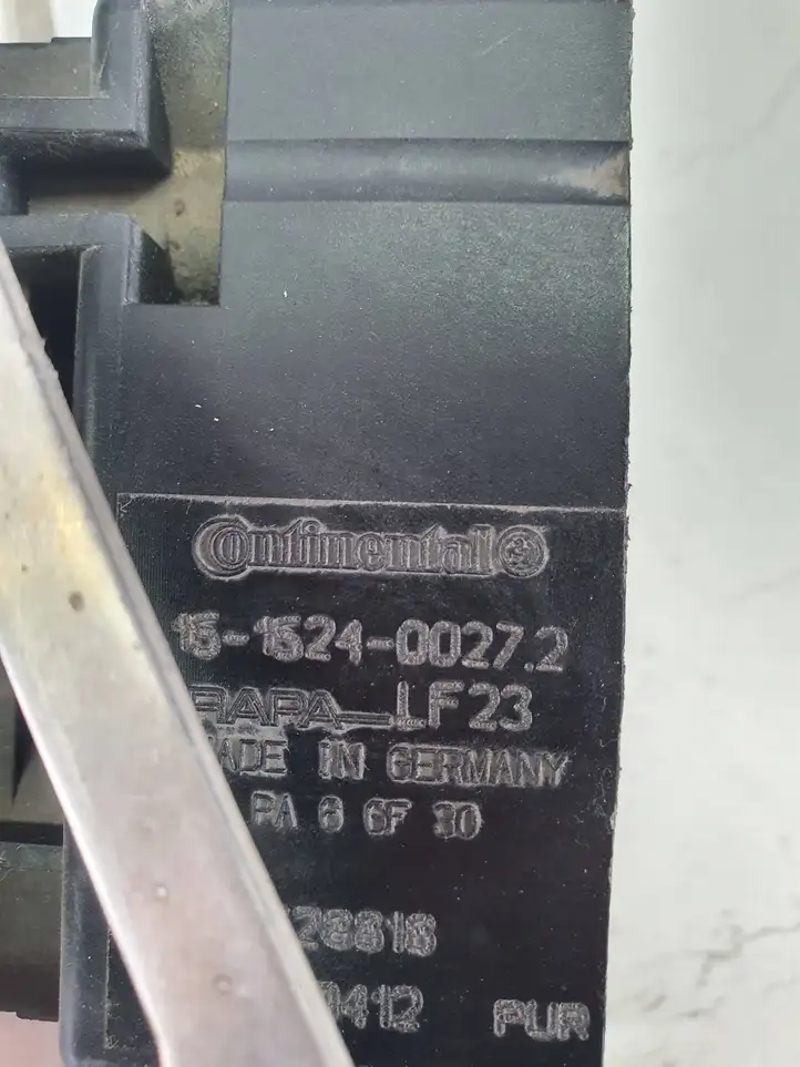 Tesla Model S (2016 - 2021) Блок клапанов пневмоподвески — фото 2