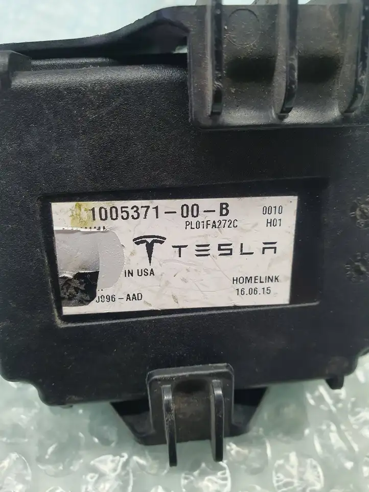 Tesla Model S (2012 - 2016) 100537100B Прочие блоки управления — фото 2